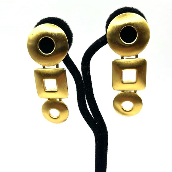 Gold Geometric Earrings with Modern Design clip on Earrings 1980’s Vintage - Picture 1 of 10